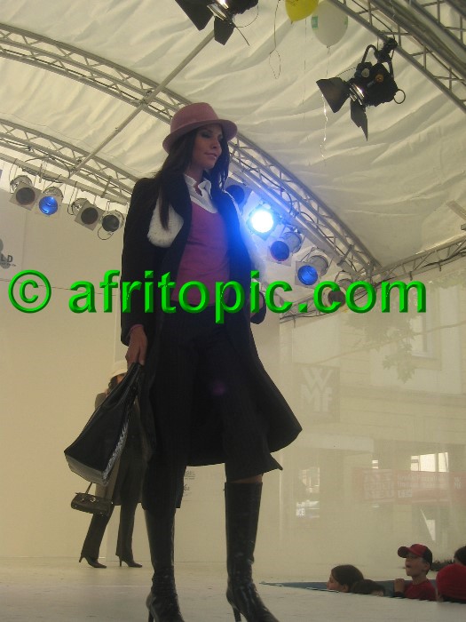 ../Images/Krefeld-Strssenmodenschau-2005 307.jpg